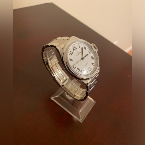 Men's Silver Quartz Watch with Roman Numerals - Picture 4 of 4